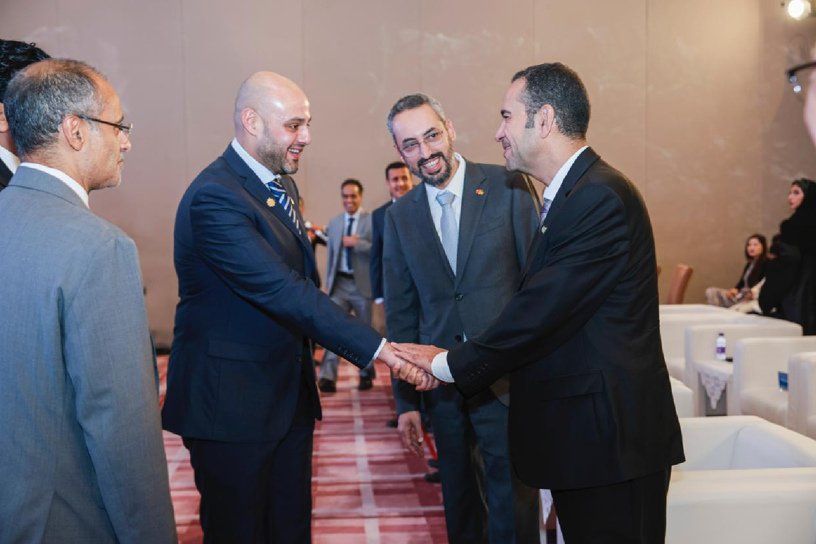 الرئيس التنفيذي لشركة أروقة مهندس عبدالرحمن المعيبد مع معالي الوزير ماجد الحقيل